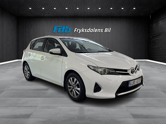 Toyota Auris 7 of 16