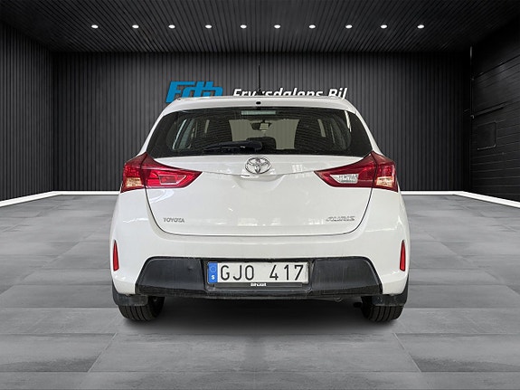 Toyota Auris 4 of 16