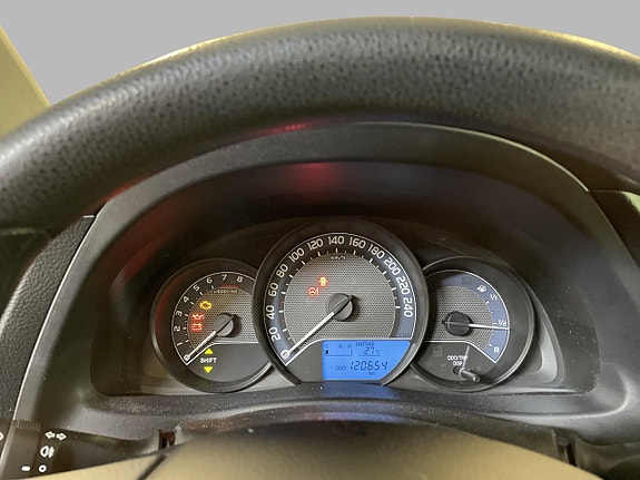 Toyota Auris 11 of 16
