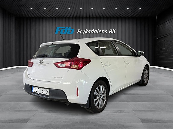 Toyota Auris 5 of 16