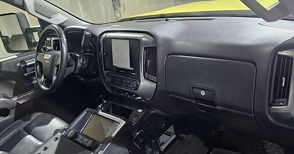 Chevrolet Silverado EV 9 of 12