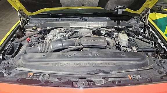 Chevrolet Silverado EV 10 of 12
