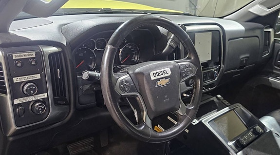 Chevrolet Silverado EV 6 of 12