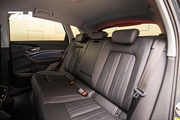 Audi Q8 e-tron 17 of 21