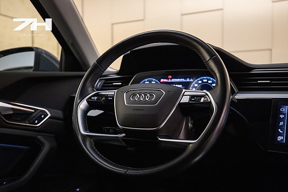 Audi Q8 e-tron 10 of 21