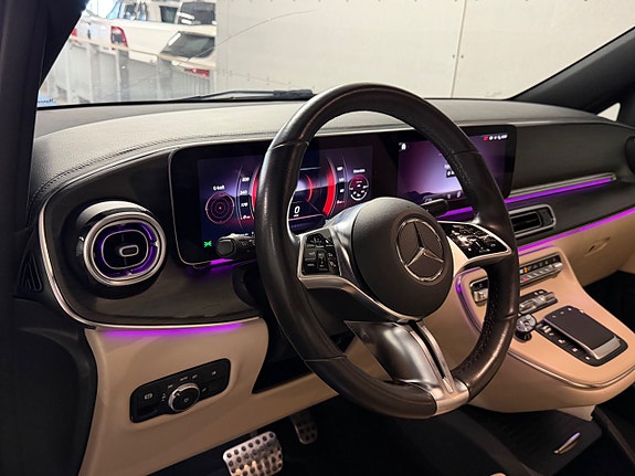 Mercedes-Benz V300 9 of 20