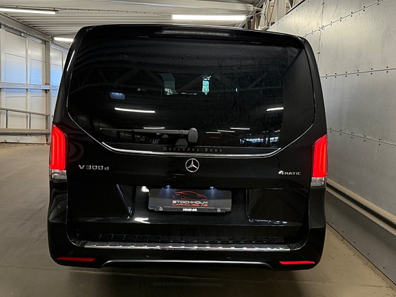 Mercedes-Benz V300 8 of 20