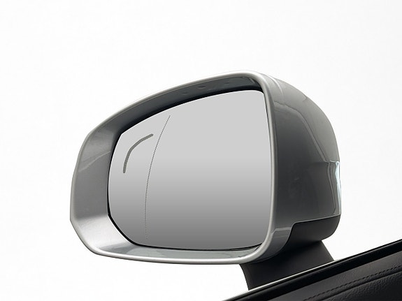 Volvo XC90 10 of 30