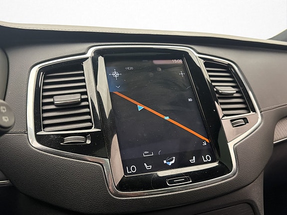 Volvo XC90 30 of 30
