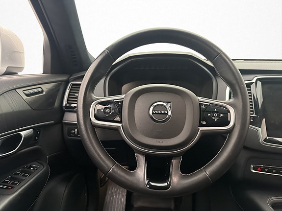 Volvo XC90 17 of 30