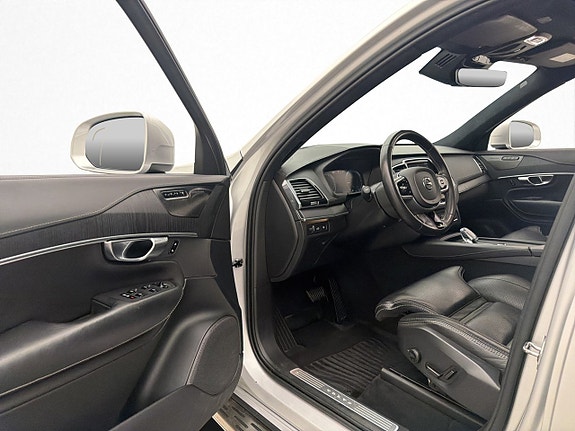 Volvo XC90 14 of 30
