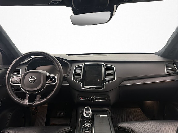 Volvo XC90 16 of 30