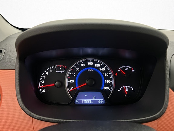 Hyundai i10 14 of 26