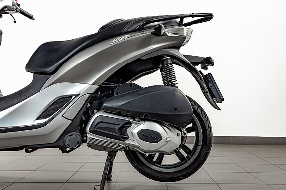 Piaggio MP3 300 0.3 CVT 7 of 18
