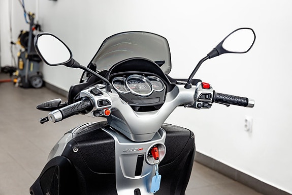 Piaggio MP3 300 0.3 CVT 14 of 18