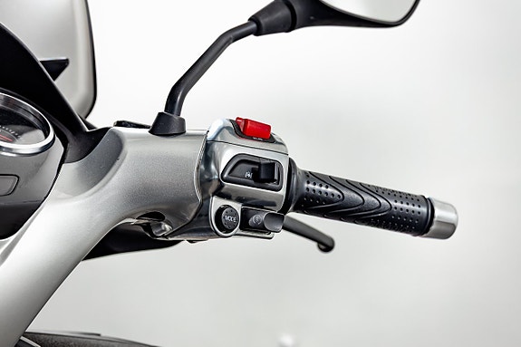 Piaggio MP3 300 0.3 CVT 17 of 18