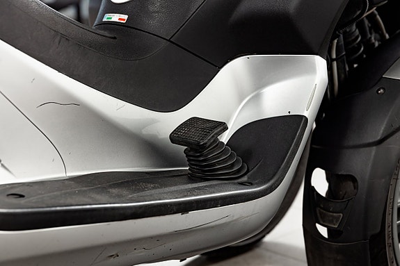 Piaggio MP3 300 0.3 CVT 10 of 18