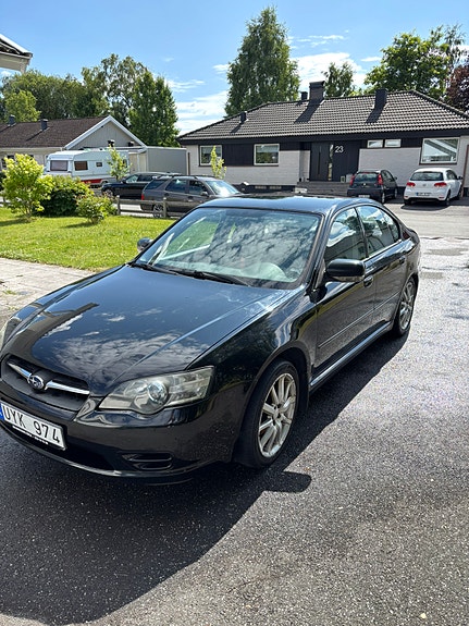 Subaru Legacy 2 of 7
