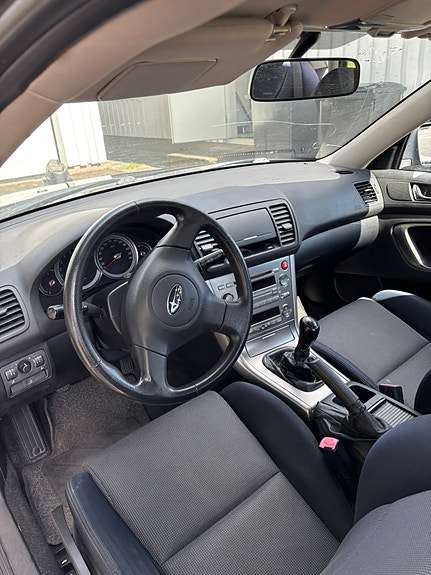 Subaru Legacy 5 of 7