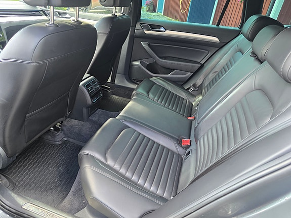 Volkswagen Passat Alltrack 9 of 9