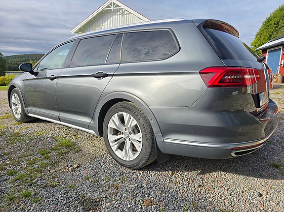 Volkswagen Passat Alltrack 5 of 9