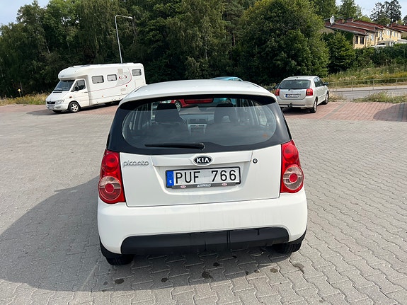 Kia Picanto 2 of 6
