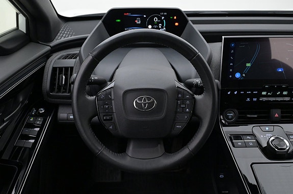Toyota bZ4X 7 of 27