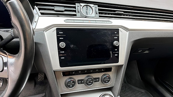 Volkswagen Passat 9 of 12