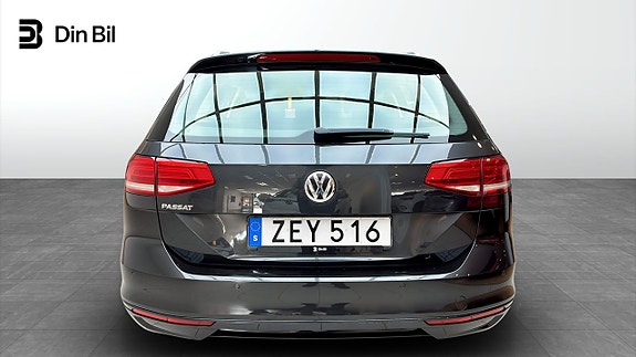Volkswagen Passat 5 of 12