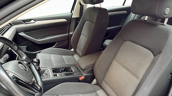 Volkswagen Passat 8 of 12