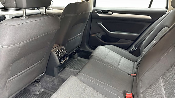 Volkswagen Passat 11 of 12