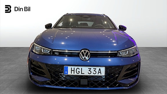 Volkswagen Passat 4 of 12