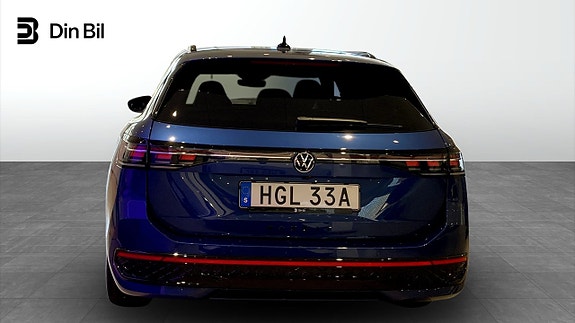 Volkswagen Passat 5 of 12