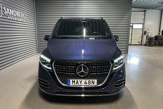 Mercedes-Benz V300 2 of 25
