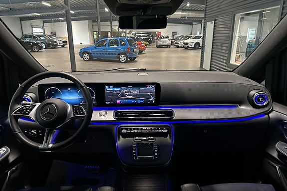 Mercedes-Benz V300 8 of 25