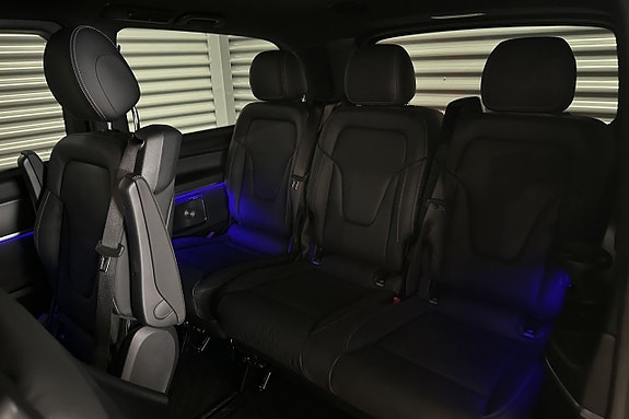 Mercedes-Benz V300 22 of 25