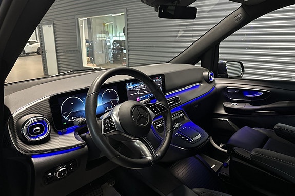 Mercedes-Benz V300 7 of 25
