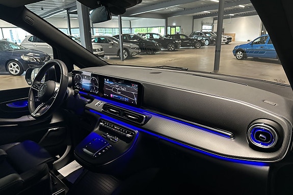 Mercedes-Benz V300 9 of 25