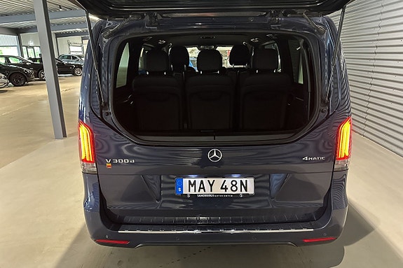Mercedes-Benz V300 23 of 25