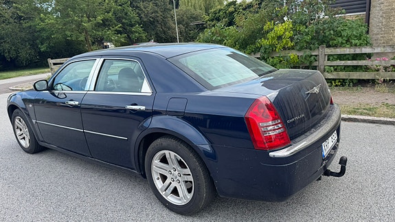Chrysler 300C 7 of 10
