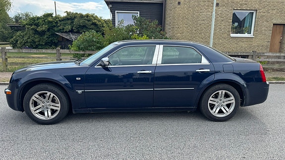 Chrysler 300C 6 of 10