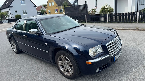 Chrysler 300C 2 of 10