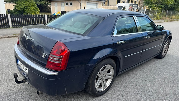 Chrysler 300C 3 of 10