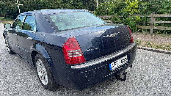 Chrysler 300C 8 of 10