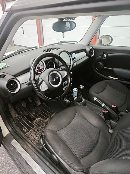 MINI Cooper 8 of 11