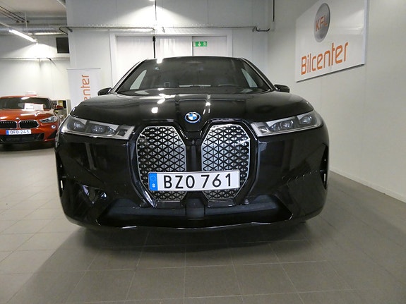 BMW iX 10 of 27