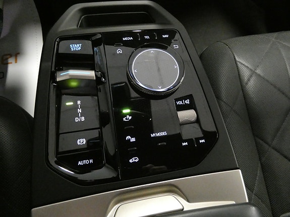 BMW iX 24 of 27