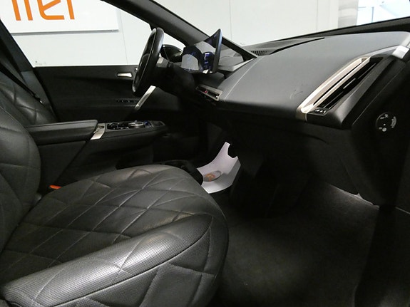 BMW iX 14 of 27