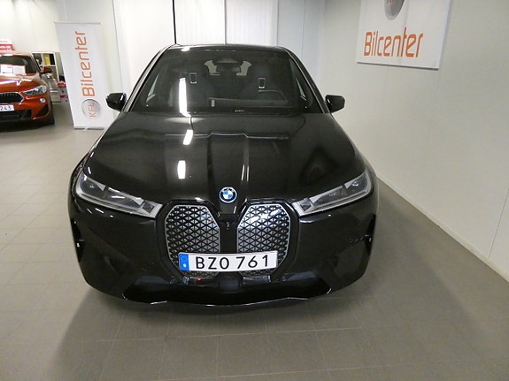 BMW iX 11 of 27