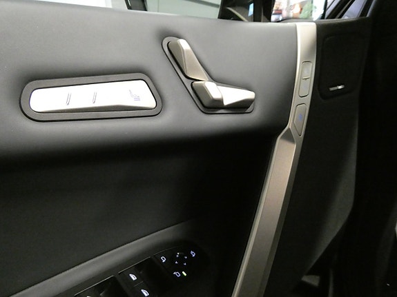 BMW iX 26 of 27